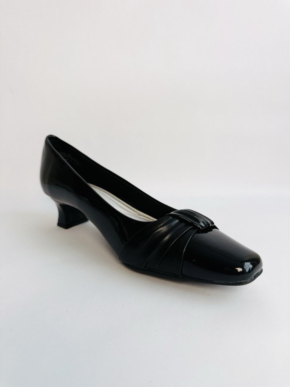 easy street black patent pump low heel feels like 7.5